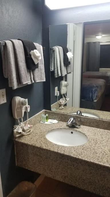 Osu 2 Queen Bed Hotel Room 104 Booking ستيلووتر المظهر الخارجي الصورة