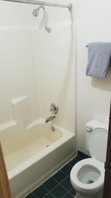 Osu 2 Queen Bed Hotel Room 104 Booking ستيلووتر المظهر الخارجي الصورة