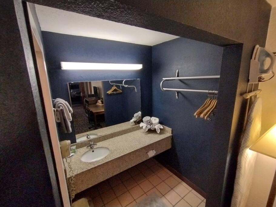 Osu 2 Queen Bed Hotel Room 104 Booking ستيلووتر المظهر الخارجي الصورة